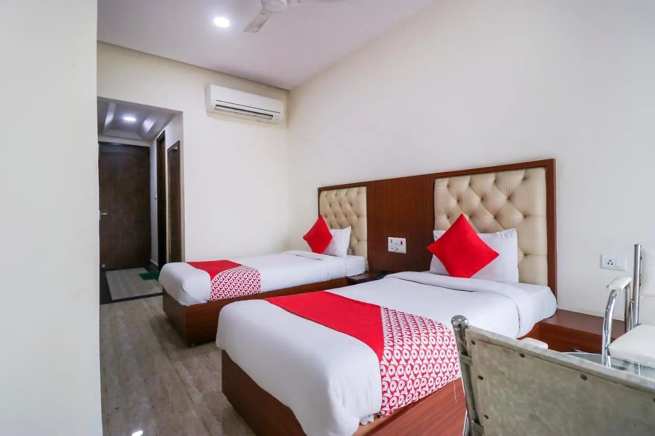***  Hotel Oyo Flagship 69860 Mastana Palace Waranasi Indie